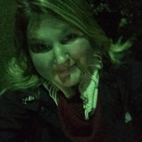 Meet your Posher, Liz - Picture 3 of 8